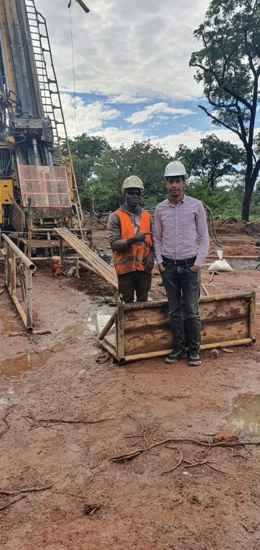 PROGREM geologists supervising a drilling rig on site