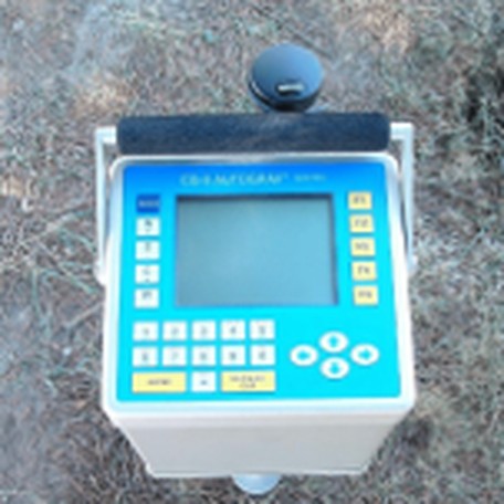 CG-5 gravimeter recording a gravity station