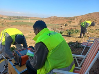 PROGREM team acquiring and checking electrical resistivity data